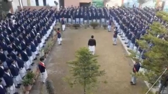 فيديو: طابور الصباح في مدرسة بباكستان والطلاب يرددون أسماء الله الحسنى 